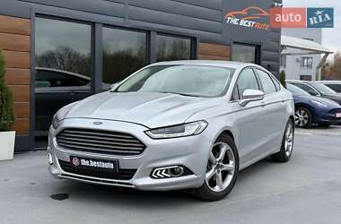 Седан Ford Fusion 2015 в 