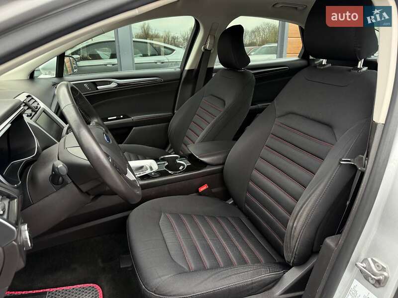Седан Ford Fusion 2015 в Ровно