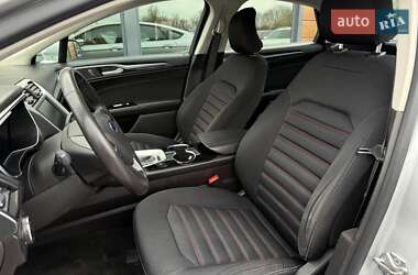 Седан Ford Fusion 2015 в 