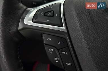 Седан Ford Fusion 2015 в 