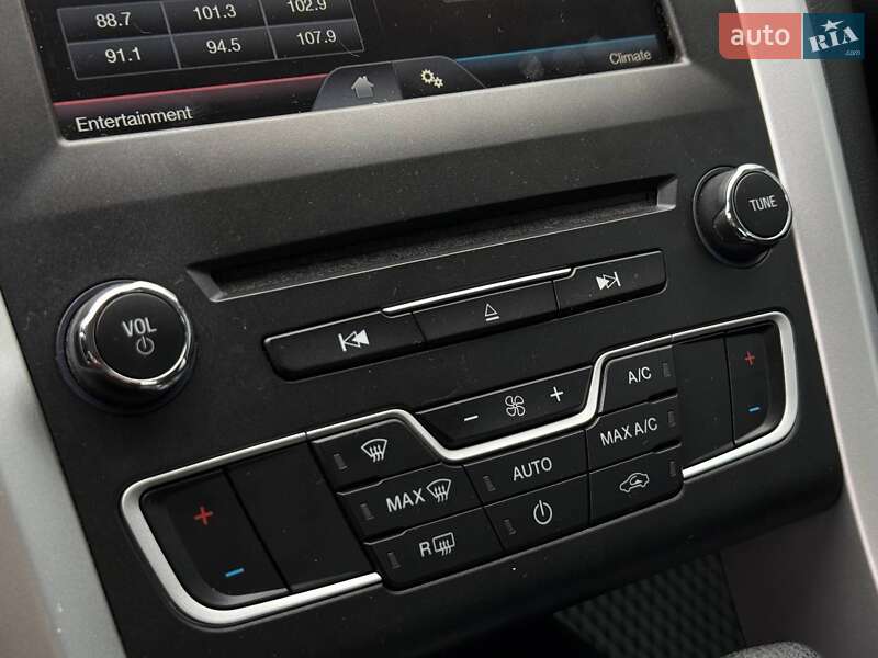 Седан Ford Fusion 2015 в Ровно