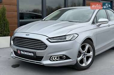 Седан Ford Fusion 2015 в 