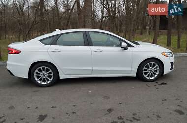 Седан Ford Fusion 2019 в 