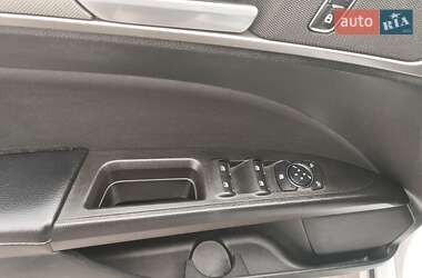 Седан Ford Fusion 2019 в 