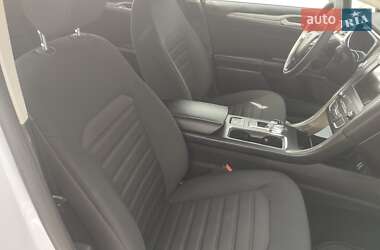 Седан Ford Fusion 2019 в 