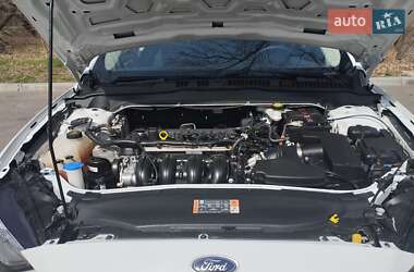 Седан Ford Fusion 2019 в 