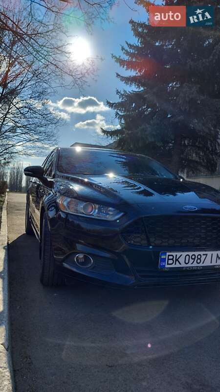 Седан Ford Fusion 2015 в Ровно