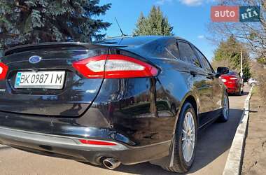Седан Ford Fusion 2015 в 