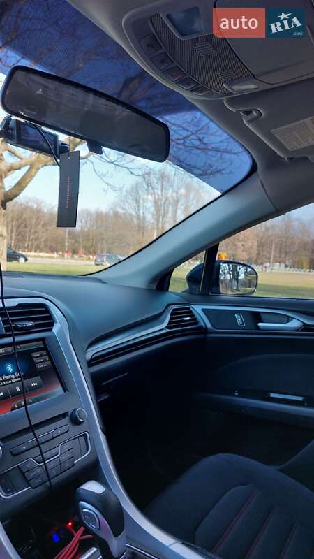 Седан Ford Fusion 2015 в Ровно
