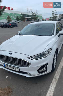 Седан Ford Fusion 2019 в 