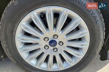 Седан Ford Fusion 2013 в 
