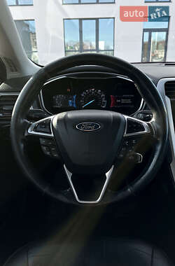 Седан Ford Fusion 2013 в 