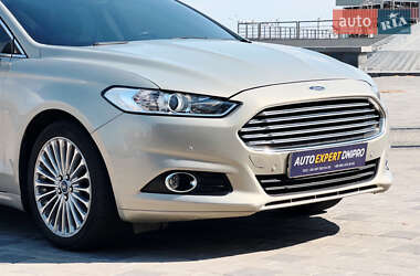 Седан Ford Fusion 2016 в 