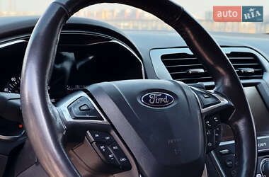 Седан Ford Fusion 2016 в 