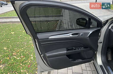 Седан Ford Fusion 2016 в 