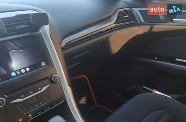Седан Ford Fusion 2013 в 