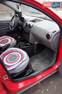 Хэтчбек Ford Fusion 2004 в 
