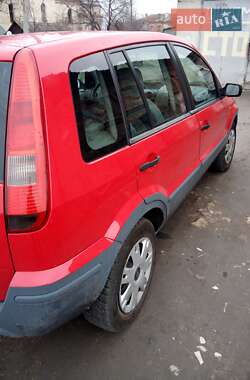 Хэтчбек Ford Fusion 2004 в 