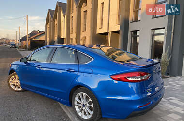 Седан Ford Fusion 2019 в 