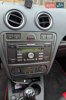 Хэтчбек Ford Fusion 2008 в 