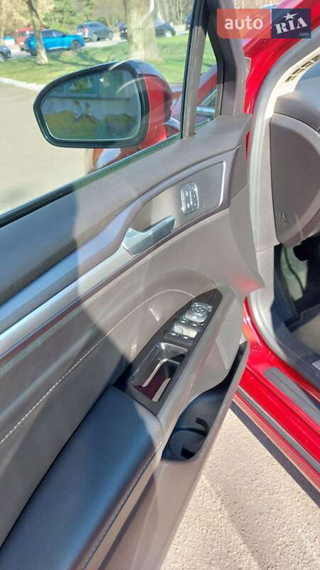 Седан Ford Fusion 2015 в Ровно