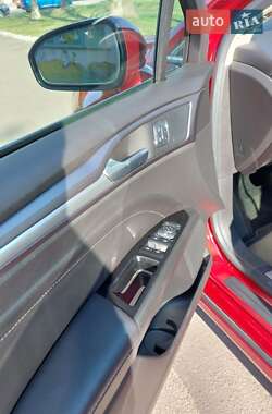 Седан Ford Fusion 2015 в 