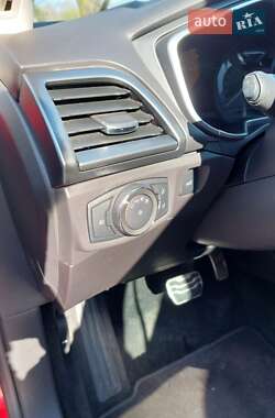 Седан Ford Fusion 2015 в 