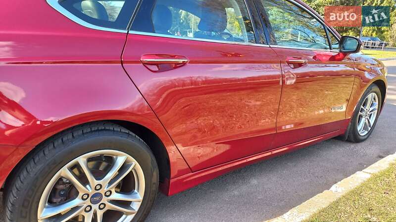 Седан Ford Fusion 2015 в Ровно