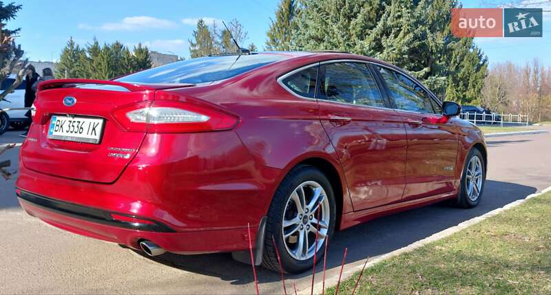 Седан Ford Fusion 2015 в Ровно