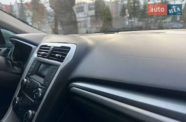 Седан Ford Fusion 2015 в 