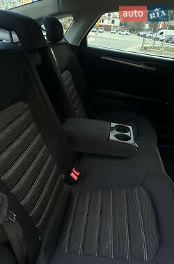 Седан Ford Fusion 2015 в 
