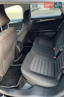 Седан Ford Fusion 2016 в 
