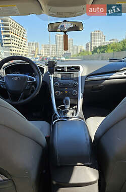Седан Ford Fusion 2014 в 