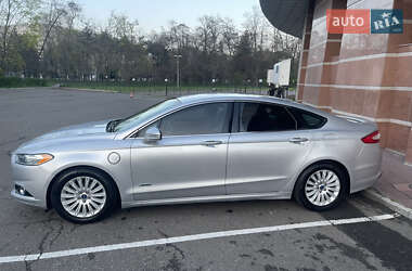 Седан Ford Fusion 2013 в 