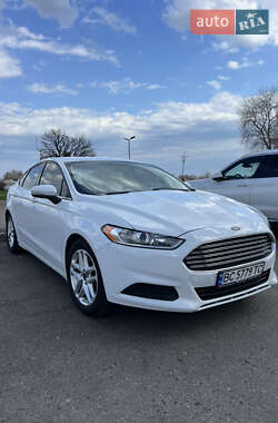 Седан Ford Fusion 2015 в 