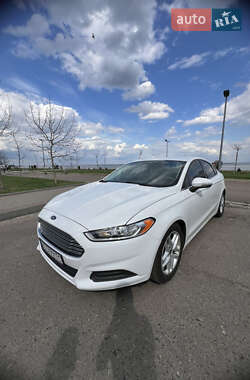 Седан Ford Fusion 2015 в 