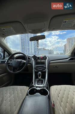 Седан Ford Fusion 2015 в 