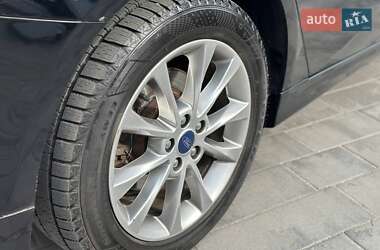 Седан Ford Fusion 2017 в 