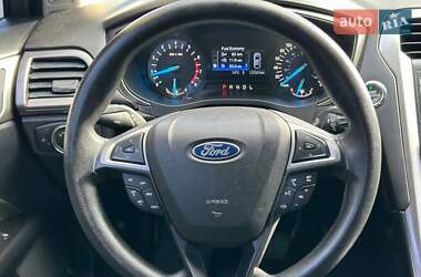 Седан Ford Fusion 2017 в 