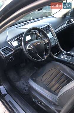 Седан Ford Fusion 2018 в 