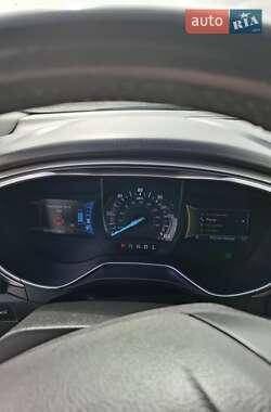 Седан Ford Fusion 2015 в 