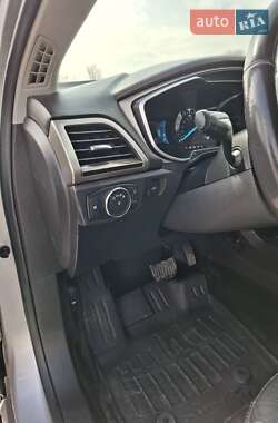 Седан Ford Fusion 2015 в 