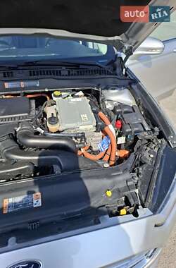 Седан Ford Fusion 2015 в 