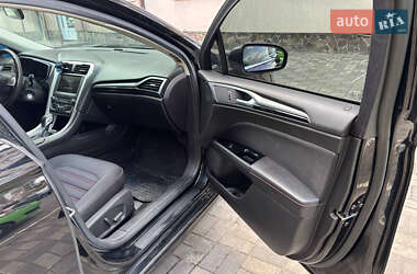 Седан Ford Fusion 2016 в 