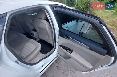 Седан Ford Fusion 2017 в 