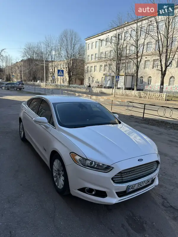 Седан Ford Fusion 2014 в 