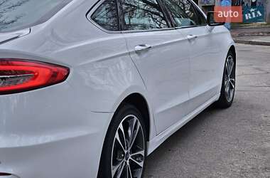 Седан Ford Fusion 2019 в 
