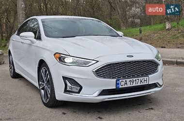 Седан Ford Fusion 2019 в 