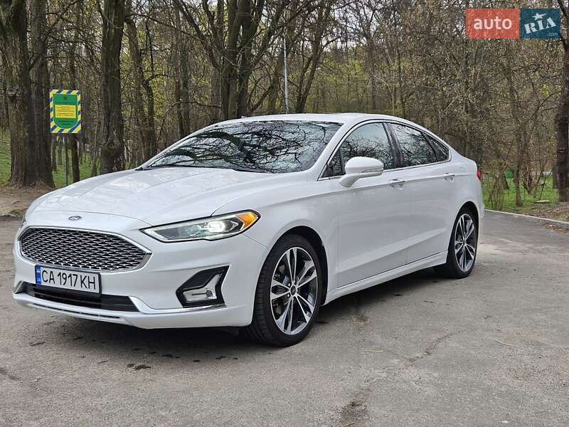Седан Ford Fusion 2019 в 