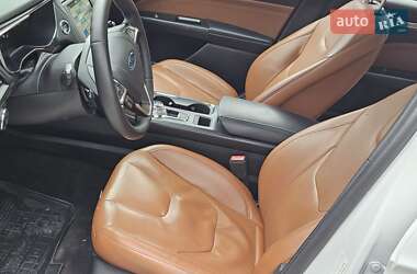 Седан Ford Fusion 2019 в 